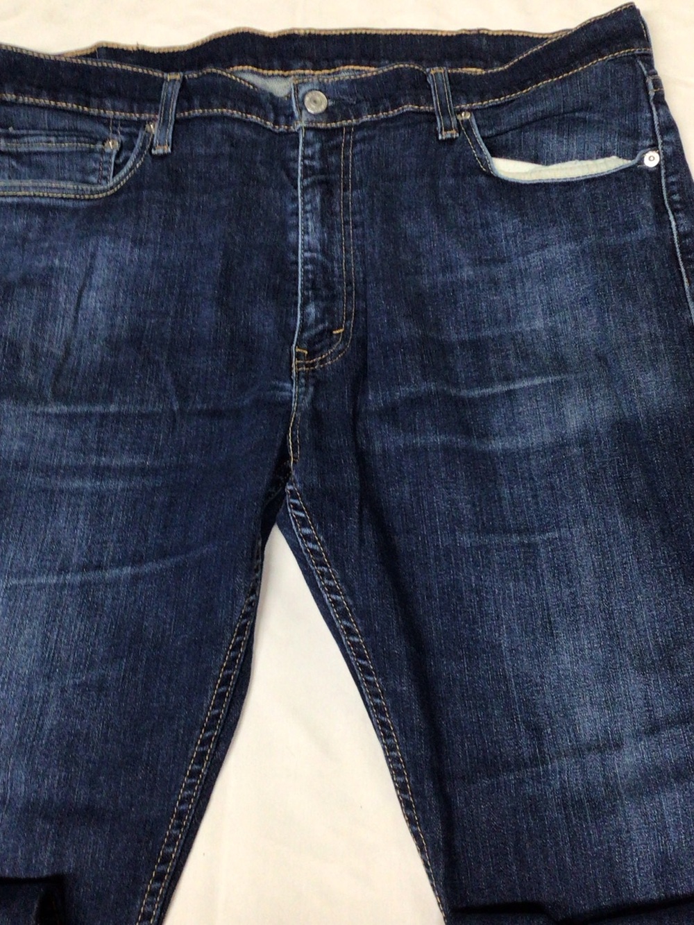 Levi's Straight-Fit Indigo Blue Jeans. 38/32